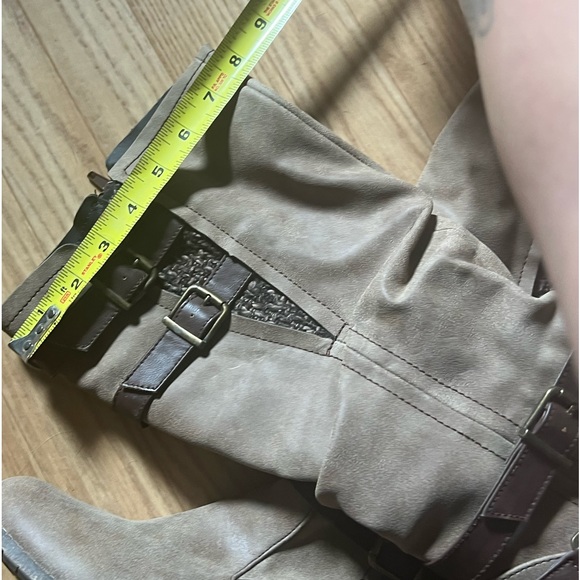 Tall boots - Picture 3 of 6